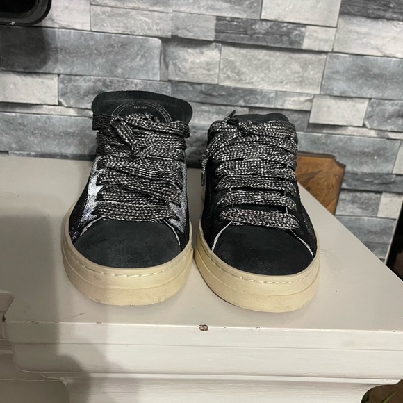 P448"Black and Silver Sneakers 👟-Size (39) -Good Condition - Picture 2 of 12